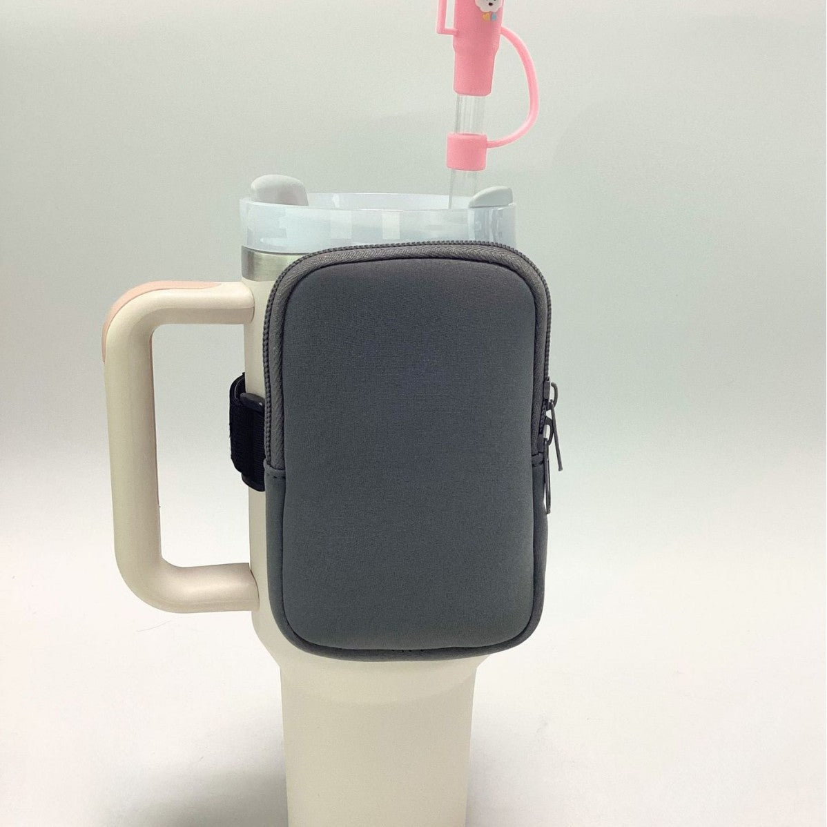 Isolierende Neopren Tassenhülle – Wasserdicht, Wiederverwendbar & 2-in-1 Becherhalter mit Geldfach {{ DaniFest }}