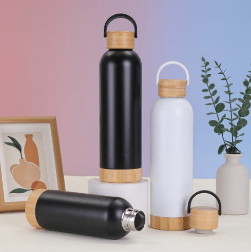 Edelstahl Trinkflasche isoliert mit Bambusdeckel für Outdoor-Aktivitäten {{ DaniFest }}