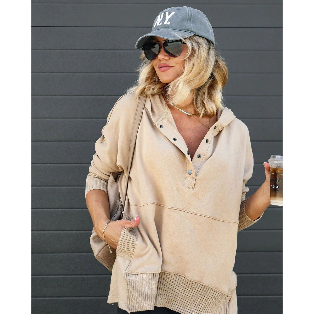 Damen Sweatshirt mit Kapuze – Verspieltes Design für Komfort und Stil {{ Stilwerk }}