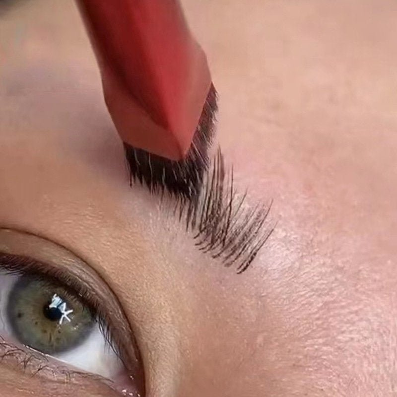 3D Augenbrauen-Pinsel mit Concealer-Applikator {{ Stilwerk }}