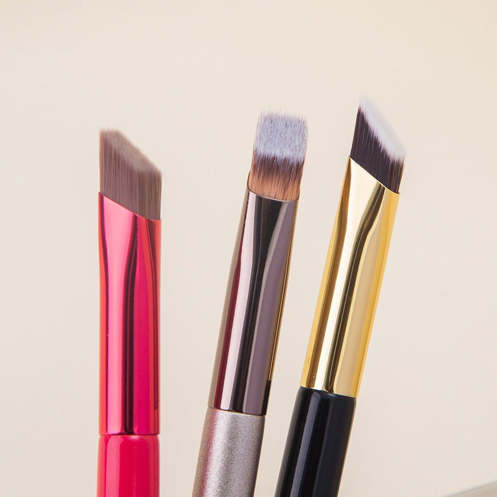 3D Augenbrauen-Pinsel mit Concealer-Applikator {{ Stilwerk }}