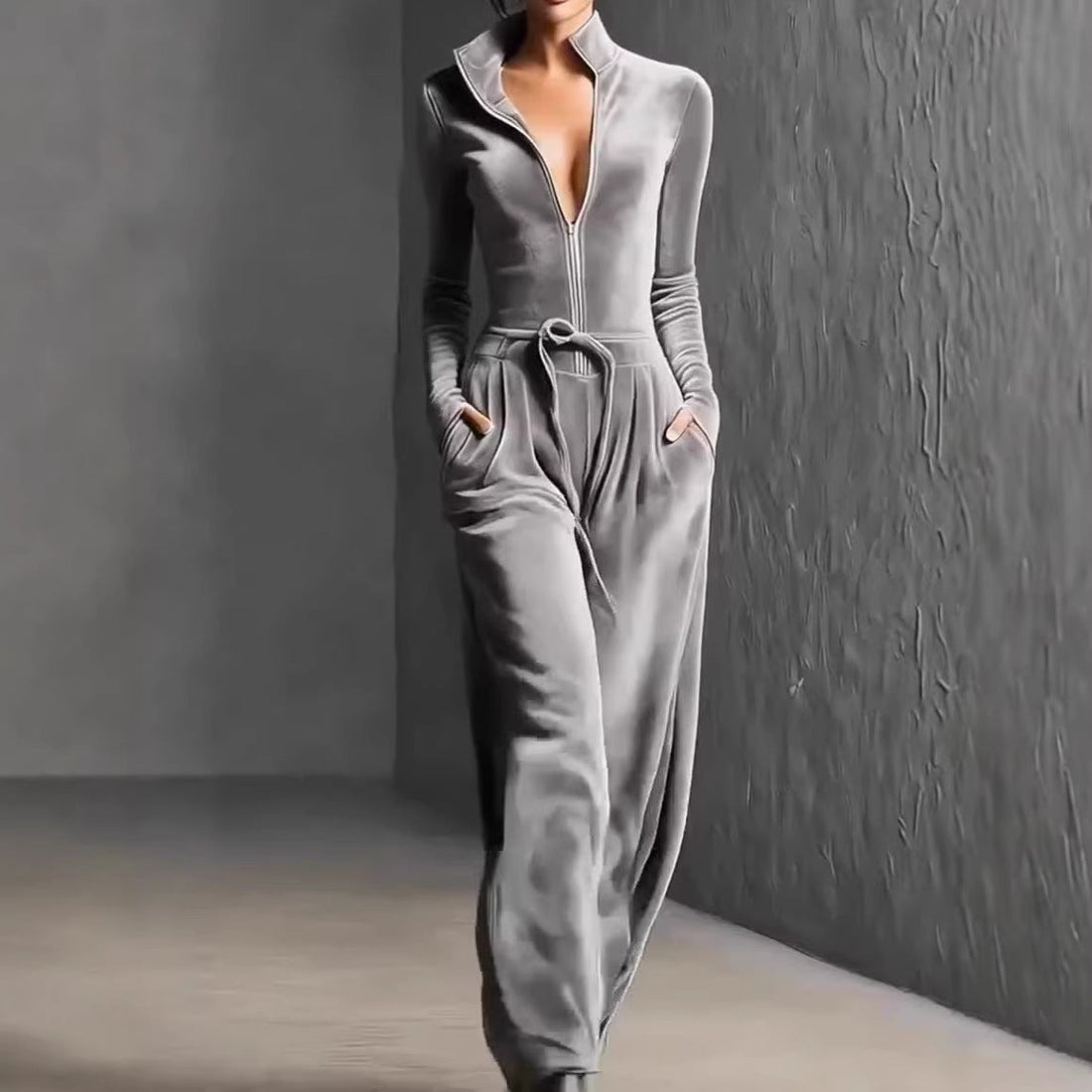 Damen Jumpsuit Freizeit - Modischer Jumpsuit mit Reißverschluss in Silber {{ DaniFest }}