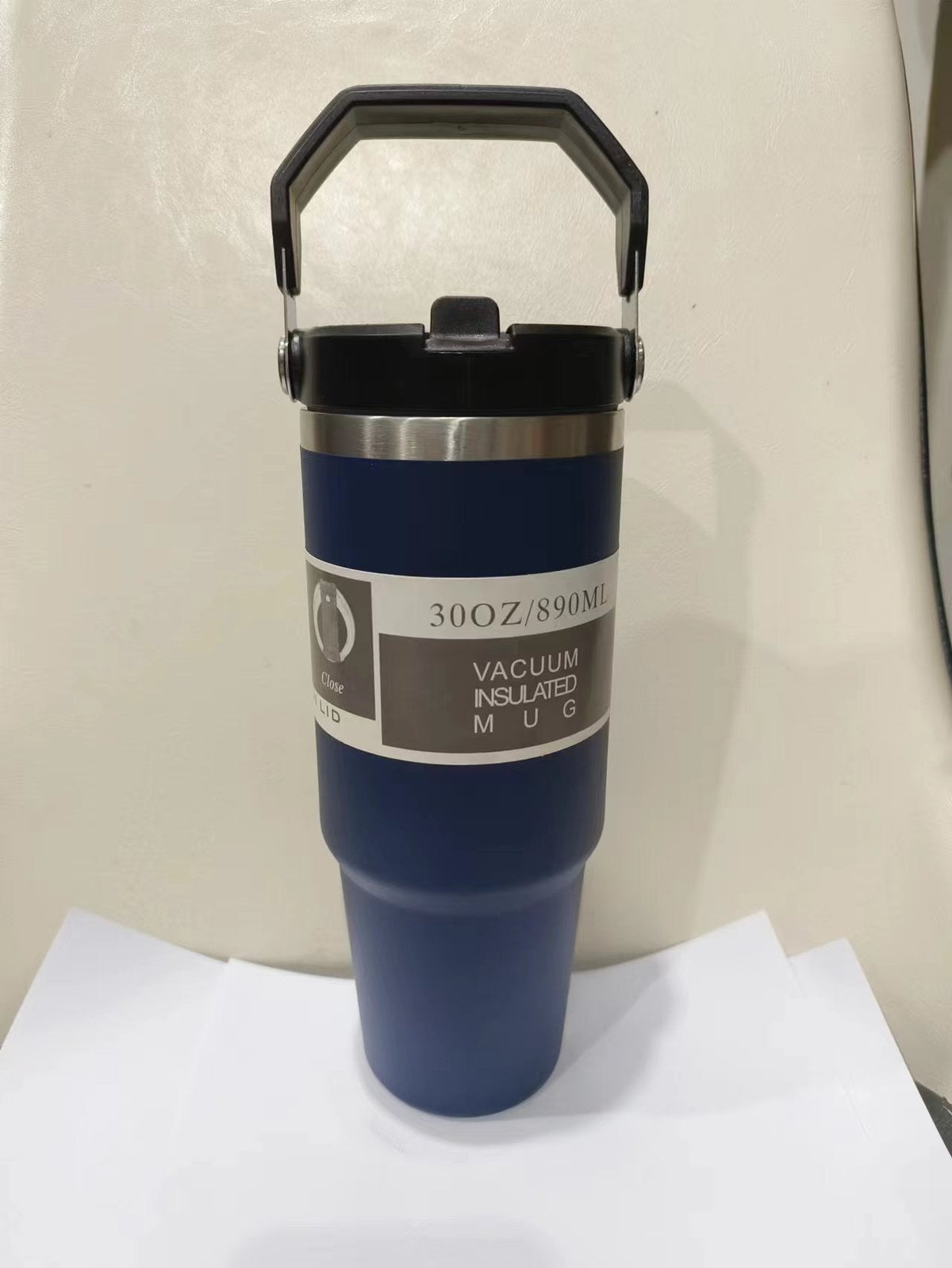Edelstahl Trinkflasche mit Griff – Dein stilvoller Begleiter für aktive Abenteuer {{ DaniFest }}
