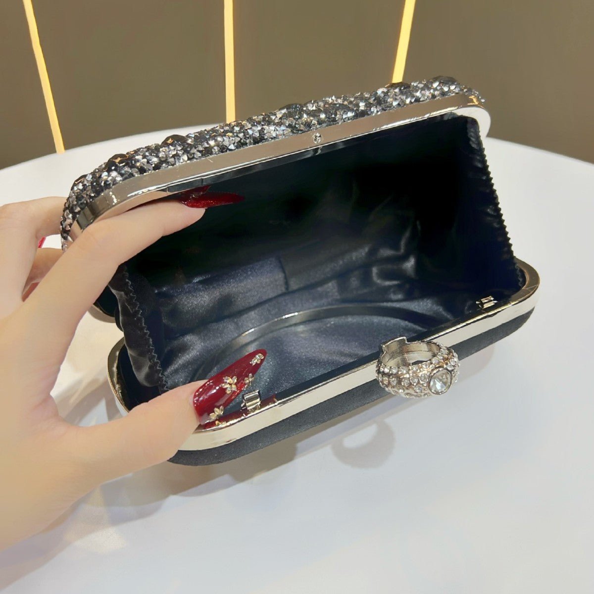 Elegante Damen Clutch mit Kette – Perfekte Crossbody Tasche für Glanzvolle Anlässe {{ DaniFest }}