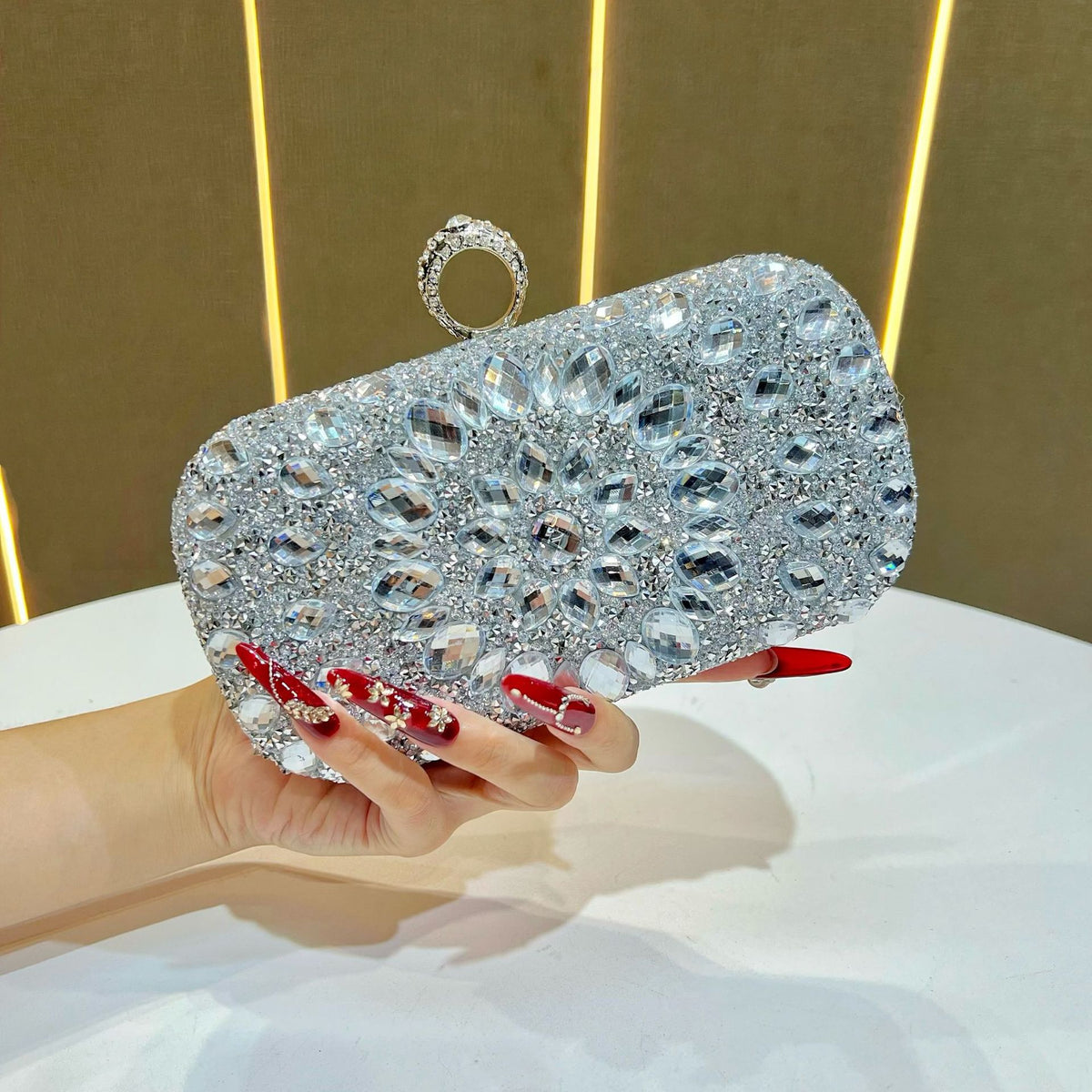 Elegante Damen Clutch mit Kette – Perfekte Crossbody Tasche für Glanzvolle Anlässe {{ DaniFest }}