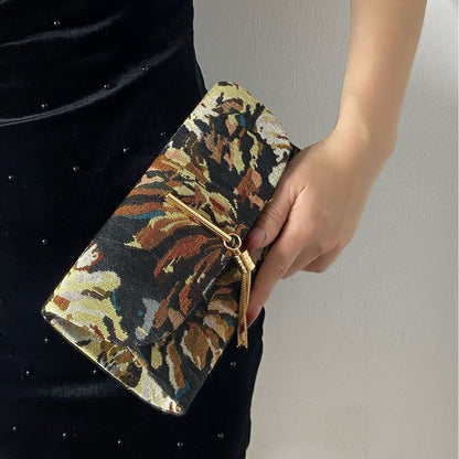 Bestickte Damen-Clutch mit Blumenmotiven {{ Stilwerk }}