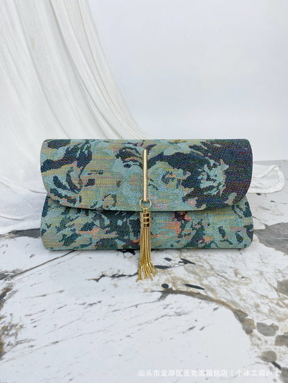 Bestickte Damen-Clutch mit Blumenmotiven {{ Stilwerk }}