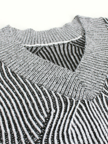 Trendiger Strickpullover mit großem V-Ausschnitt {{ DaniFest }}