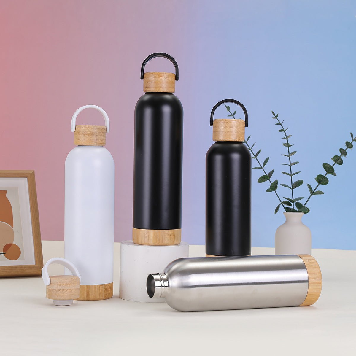 Edelstahl Trinkflasche isoliert mit Bambusdeckel für Outdoor-Aktivitäten {{ DaniFest }}