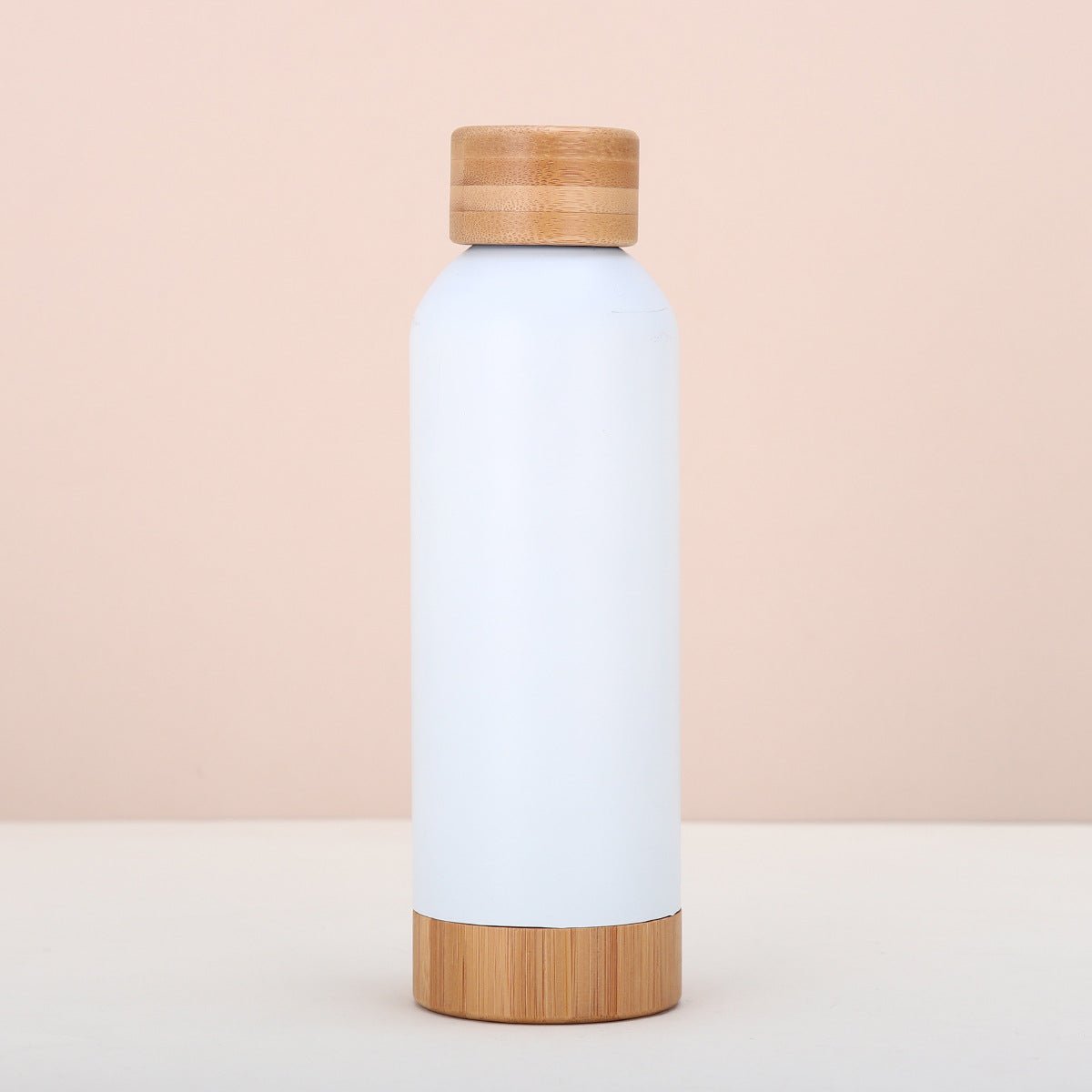 Edelstahl Trinkflasche isoliert mit Bambusdeckel für Outdoor-Aktivitäten {{ DaniFest }}