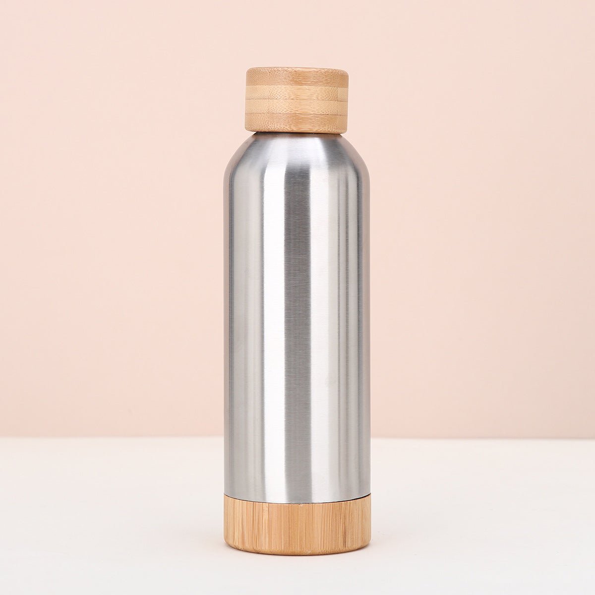 Edelstahl Trinkflasche isoliert mit Bambusdeckel für Outdoor-Aktivitäten {{ DaniFest }}