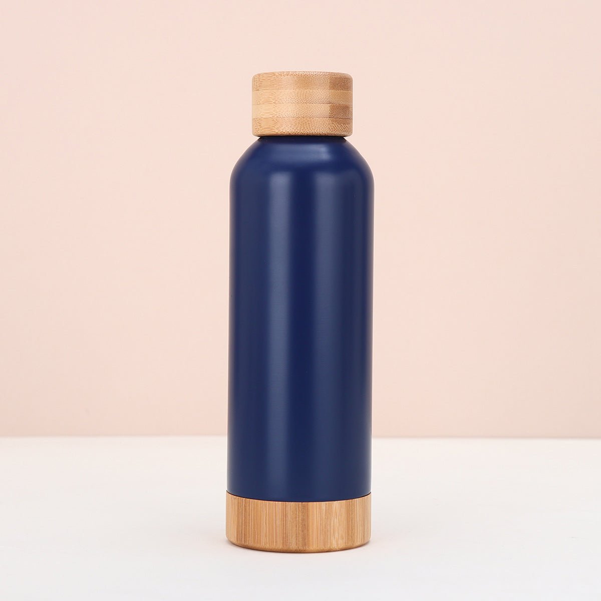 Edelstahl Trinkflasche isoliert mit Bambusdeckel für Outdoor-Aktivitäten {{ DaniFest }}