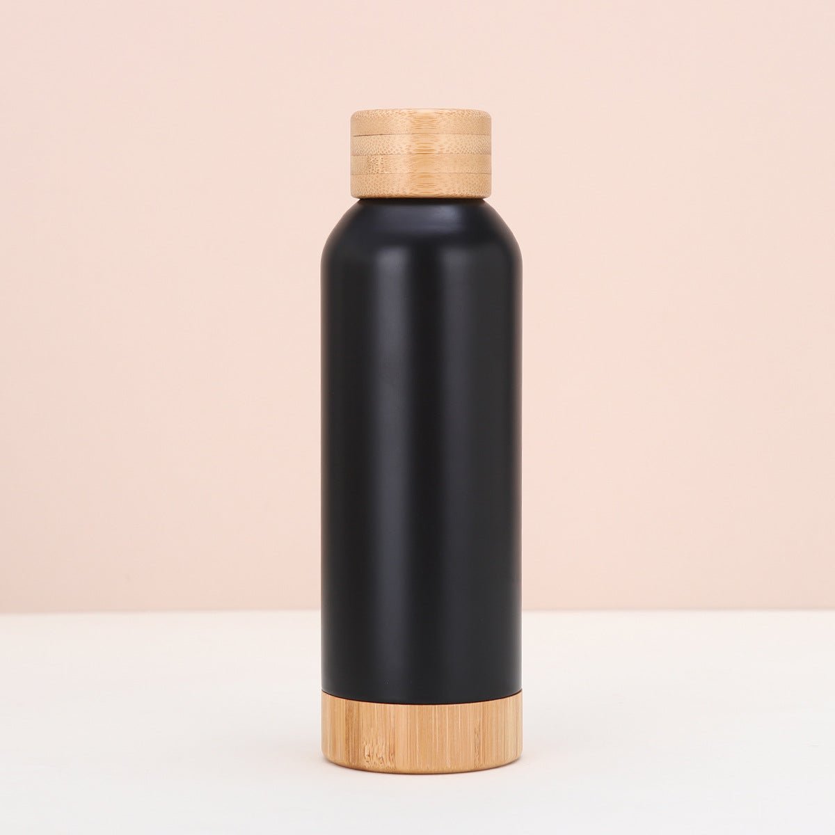Edelstahl Trinkflasche isoliert mit Bambusdeckel für Outdoor-Aktivitäten {{ DaniFest }}