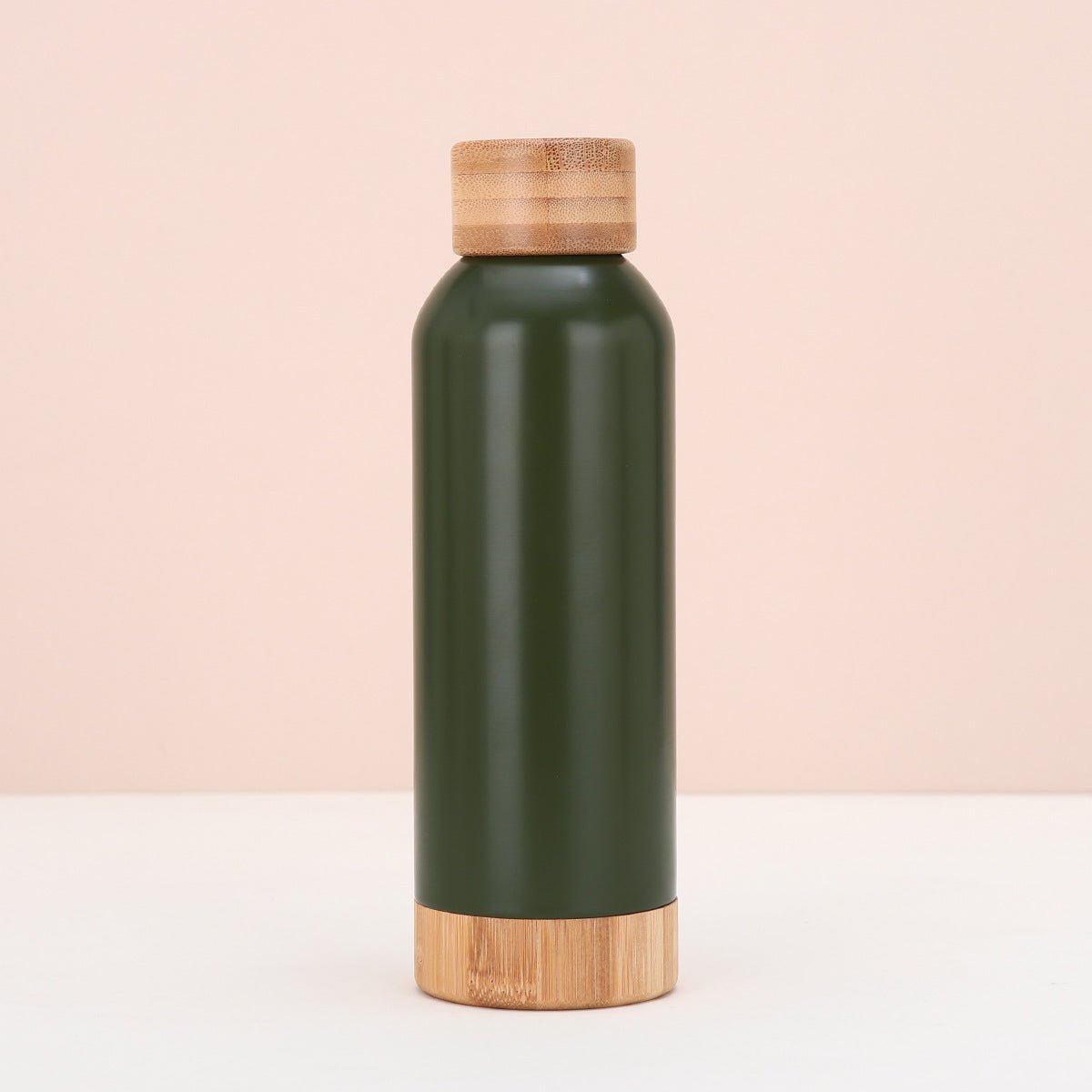 Edelstahl Trinkflasche isoliert mit Bambusdeckel für Outdoor-Aktivitäten {{ DaniFest }}