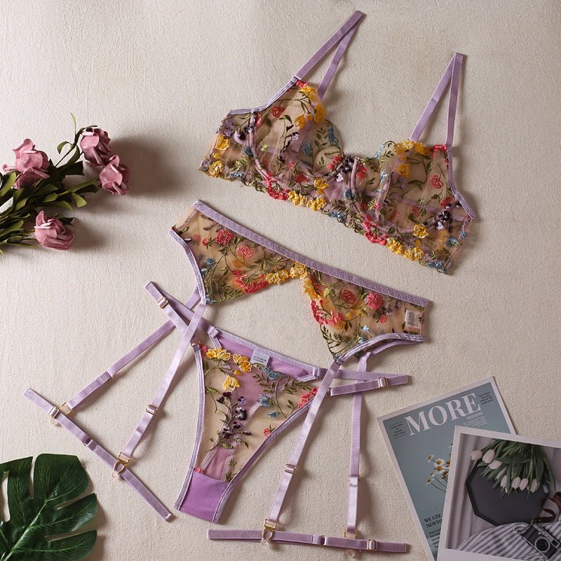 Sommer Dessous Set mit Blumenmuster – BH, Slip &amp; Strumpfgürtel (3-teilig) {{ DaniFest }}