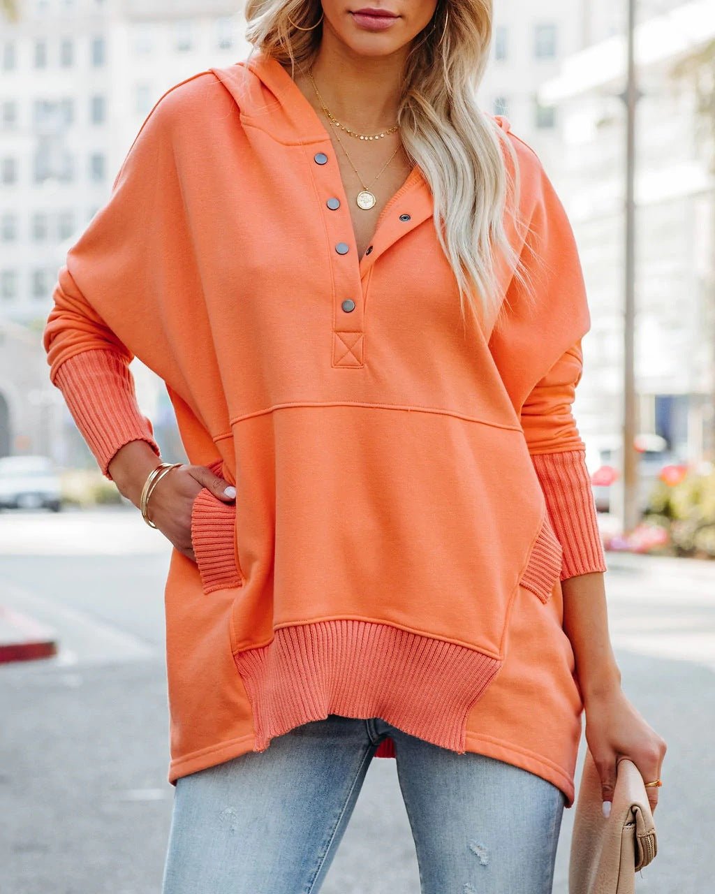 Damen Sweatshirt mit Kapuze – Verspieltes Design für Komfort und Stil {{ Stilwerk }}