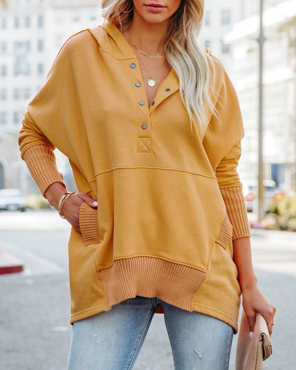 Damen Sweatshirt mit Kapuze – Verspieltes Design für Komfort und Stil {{ Stilwerk }}