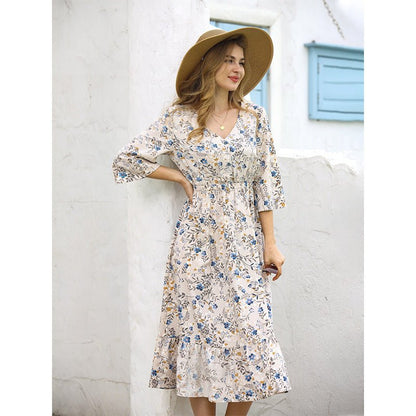 Tailliertes Pullover-Kleid mit V-Ausschnitt und 3/4-Ärmeln {{ DaniFest }}